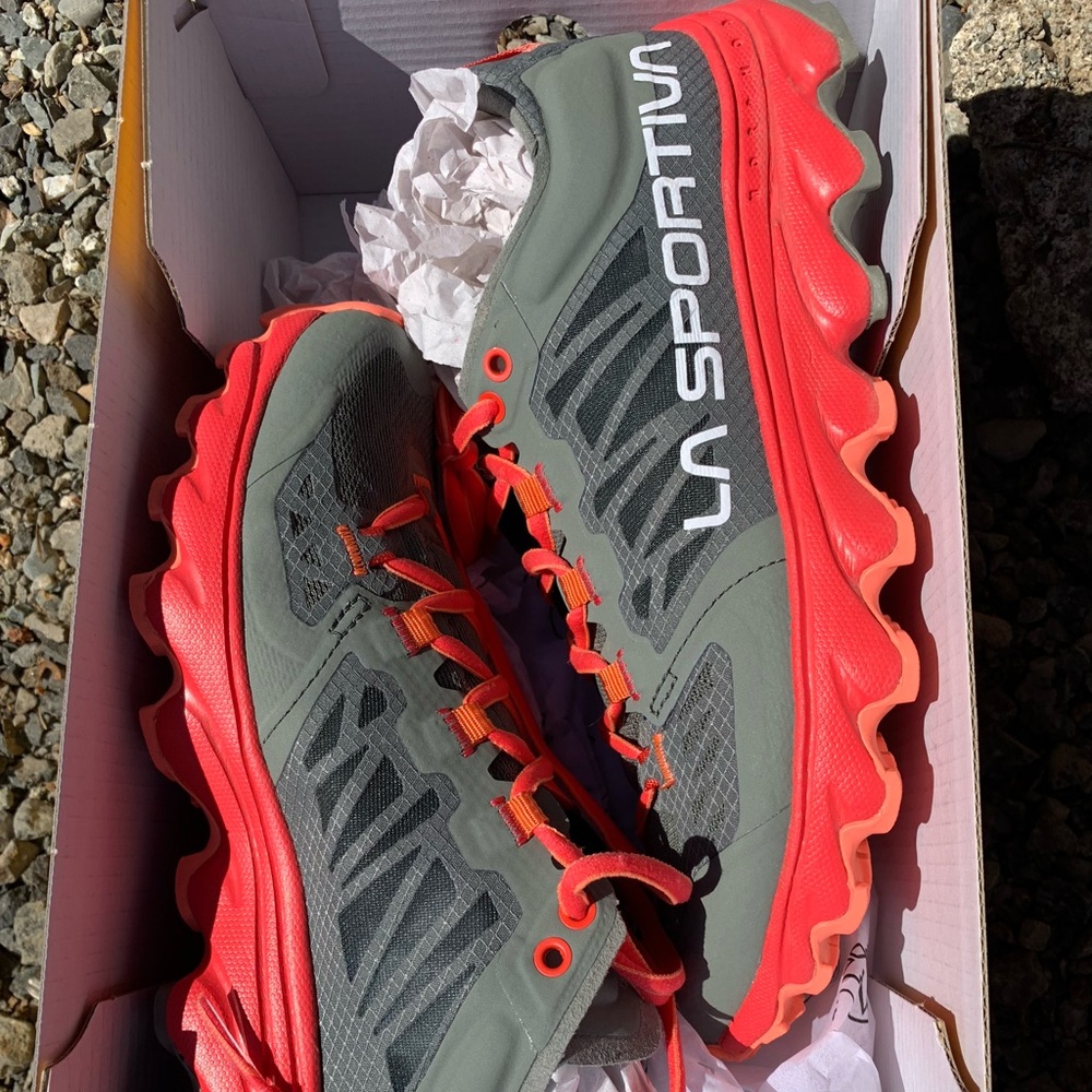 La SPORTIVA Helios III Women’s Mountain Runner